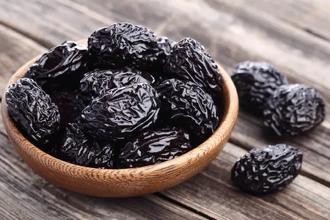 Чернослив для крепких костей: как сухофрукт защищает от переломов