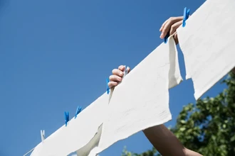 Почему садится хлопок: научное объяснение и проверенные способы спасти вещь