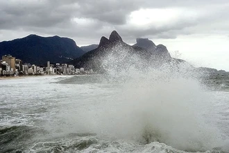 Новая модель прогноза штормовых нагонов: синтез искусственного интеллекта и физических законов