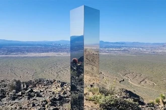 Новый монолит в пустыне Невады: кто снова устанавливает загадочные столбы?