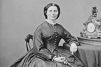 Клара Бартон: как клерк стала «ангелом поля боя» и основала Красный Крест