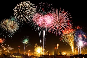 Где и как законно запускать салюты на Новый год 2026: полный гид