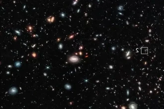 «Джеймс Уэбб» нашел углерод в галактике возрастом 350 млн лет после Большого взрыва