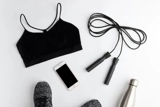 Секреты стирки спортивной одежды: как сохранить вещи после тренировок