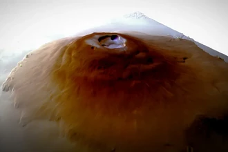 На Марсе найден невозможный иней на вершинах гигантских вулканов