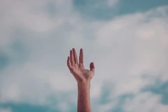 Новое чувство: учёные научили людей ощущать звук кончиками пальцев