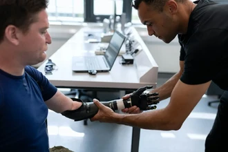 Оптогенетика: как свет помогает управлять мышцами с хирургической точностью