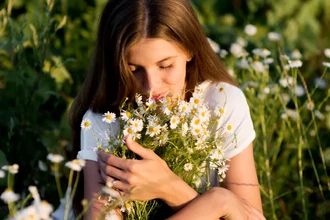 Как вывести пятна от пыльцы цветов с одежды: уксус, спирт и другие методы