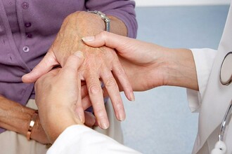 Анализ крови предскажет эффективность лечения ревматоидного артрита с точностью 89%