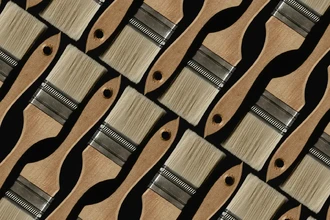 7 неожиданных способов использовать малярную кисть в быту: от кухни до офиса