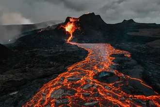 Жизнь из вулкана: как раскаленная лава создала первые «кирпичики»