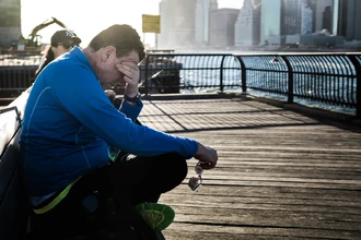 Как недосып меняет вашу походку: научные рекомендации для крепкого сна