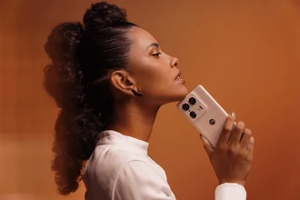 Motorola Edge 50 Ultra: флагман с отделкой из дерева и топовым чипсеттом