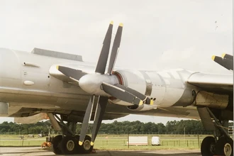 Зачем Ту-95 летает с соосными винтами и в чём их главный секрет