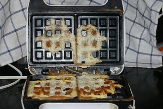 Как легко почистить электровафельницу с несъёмными антипригарными панелями