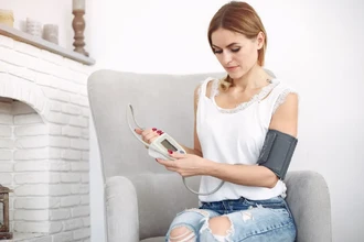 10 способов снизить давление естественно: проверенные методы без таблеток