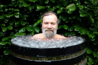 Метод Вима Хофа: научное подтверждение пользы ледяных ванн и холода