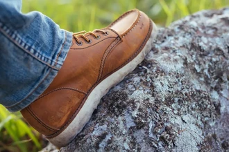 Скрипит обувь при ходьбе? Простые и быстрые способы устранить раздражающий звук