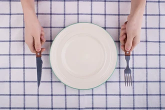 Неделя без еды: что наука говорит о пользе и рисках голодания