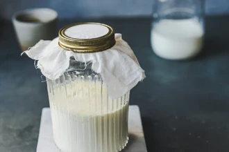 Домашний кефир: пошаговый рецепт полезного напитка с живыми бактериями