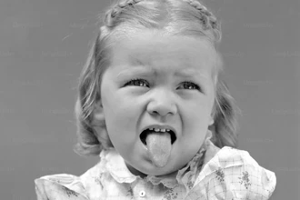 Культура формирует взгляд: как мозг учится читать эмоции на лицах