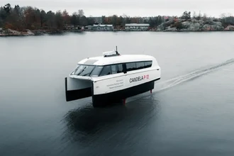 Первый в мире серийный электрический паром на подводных крыльях запустят в 2024