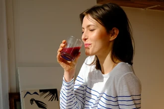 Сколько чая пить в день для пользы: норма, риски и влияние на сон