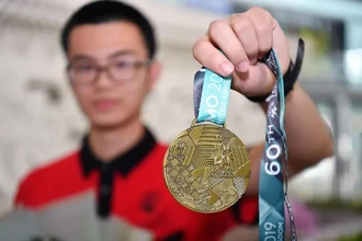 AlphaGeometry: геометрические доказательства на уровне олимпийского золота