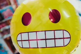 Мужчины и женщины смеются над разным: исследование британских карикатур