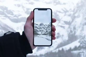 Как защитить смартфон от быстрой разрядки и поломки в мороз