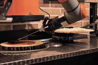 Пиццерия, где готовят роботы: как автоматы выпекают 80 пицц в час
