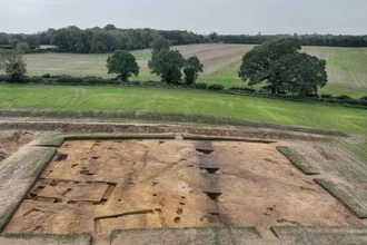 Археологи нашли в Англии 1400-летний языческий храм королей Восточной Англии