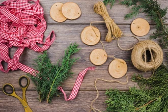 Чем заменить новогоднюю елку: 5 оригинальных идей из подручных материалов