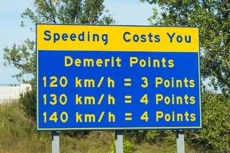 Штрафные баллы для водителей: как работают «системы проколов» в разных странах