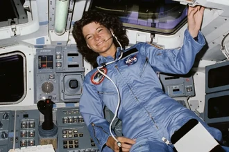 Как устроены месячные в космосе: реальные проблемы астронавток в невесомости