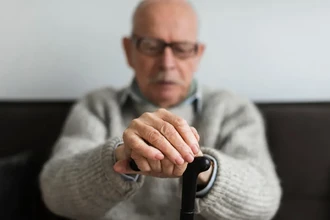 Почему мозг при Альцгеймере не чувствует хроническую боль