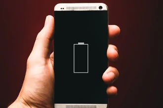 Почему взрываются аккумуляторы: разгадка ученых после быстрой зарядки