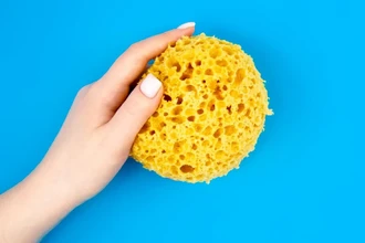 Вторая жизнь мочалки: 6 полезных идей для дома и ремонта