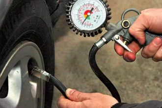 Зачем и как проверять давление в шинах: важность для безопасности и экономии