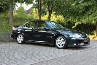 Vauxhall Lotus Carlton: как безумный седан 90-х обогнал полицию и Ferrari
