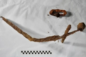 В Финляндии нашли меч и кладбище XII века, меняющие историю христианства
