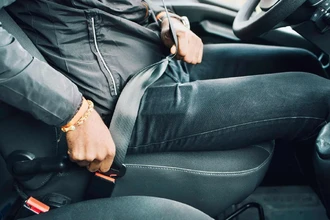 Как работает блокировка ремня безопасности? Простое и наглядное объяснение