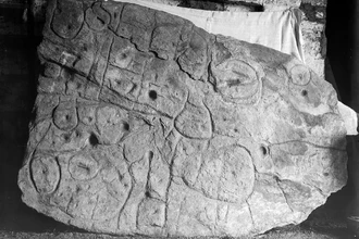 Древнейшая карта Европы: где искать сокровища по каменной плите?