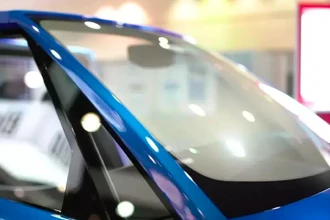 «Умные» стекла в авто: как они экономят топливо и повышают комфорт