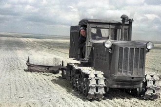 Как работа на тракторе лишала руки умения писать: история советских механизаторов