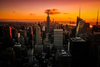 Нью-Йорк тонет: аэропорт Ла-Гуардия и другие районы уходят под землю