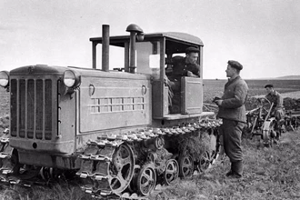 Электрический, паровой, болотный: 5 редких модификаций советского трактора ДТ-54