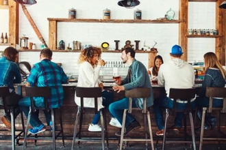 Учёные выяснили, как алкоголь на самом деле влияет на выбор партнёра