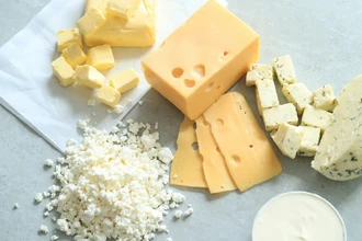 Сыр в рационе может защитить от деменции