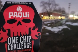 Подросток умер после острого челленджа с чипсами, приправленными перцем Каролина Рипер